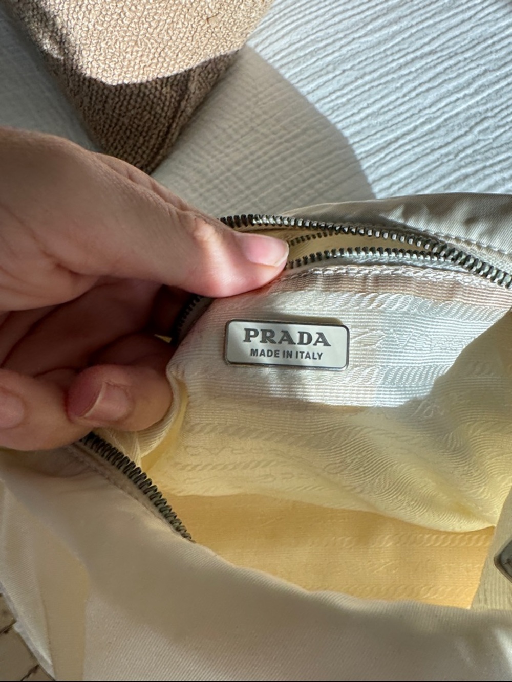 Prada Re-Edition White Nylon Mini Shoulder Bag Authenticated - Picture 15 of 15